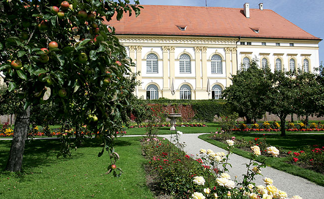 Die Altstadt in Dachau und der Landkreis Fürstenfeldbruck bieten viel Ausflugsziele für Urlauber in München.