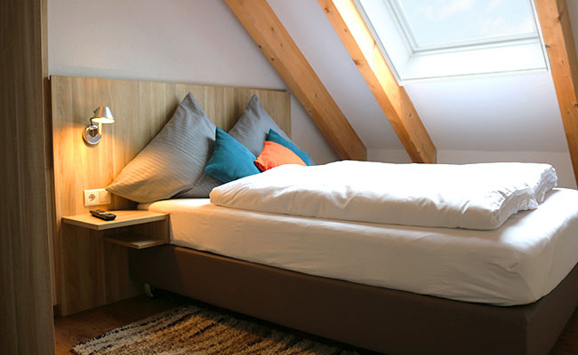 Machen Sie Urlaub im schönen Egenhofen am Weberhof und buchen Sie die stilvollen Ferienwohnungen oder Monteurzimmer als Unterkunft für Ihren Aufenthalt. Die Ferienwohnungen am Weberhof eignen sich als Selbstversorger Unterkunft für bis zu 5 Personen.